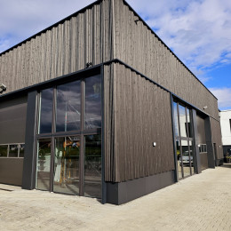 Neubau eines Bürogebäudes mit Lagerhalle und Werkstatt sowie Wohnung im EG